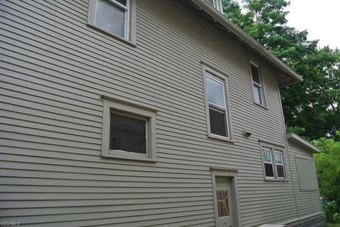 584 Schiller Ave, Akron, OH 44310 photo 2