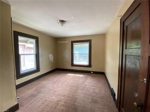 584 Schiller Ave, Akron, OH 44310 photo 8
