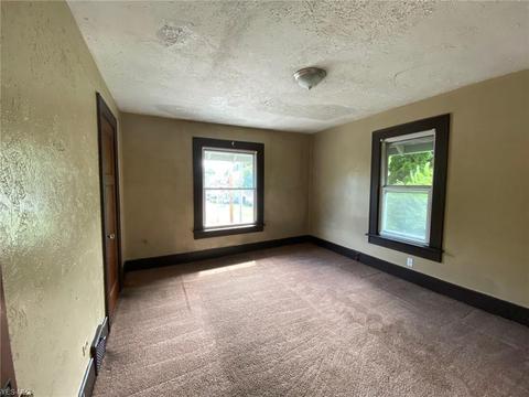 584 Schiller Ave, Akron, OH 44310 photo 7