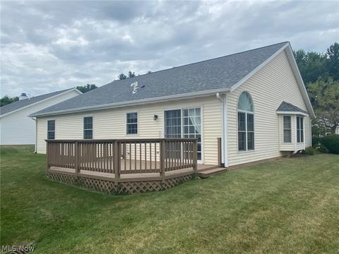 301 Bridgewater Ln, Chardon, OH 44024 photo 2
