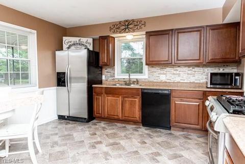 175 Woolf Ave, Akron, OH 44312 photo 3