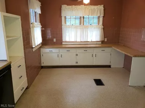 297 E 270th St, Euclid, OH 44132 photo 16