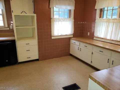 297 E 270th St, Euclid, OH 44132 photo 17