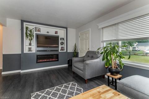4895 Wake Robin Rd, Mentor, OH 44060 photo 4
