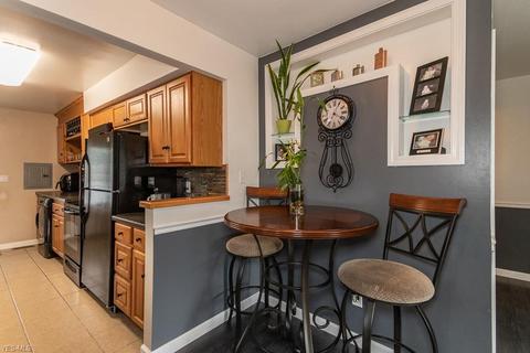 4895 Wake Robin Rd, Mentor, OH 44060 photo 3