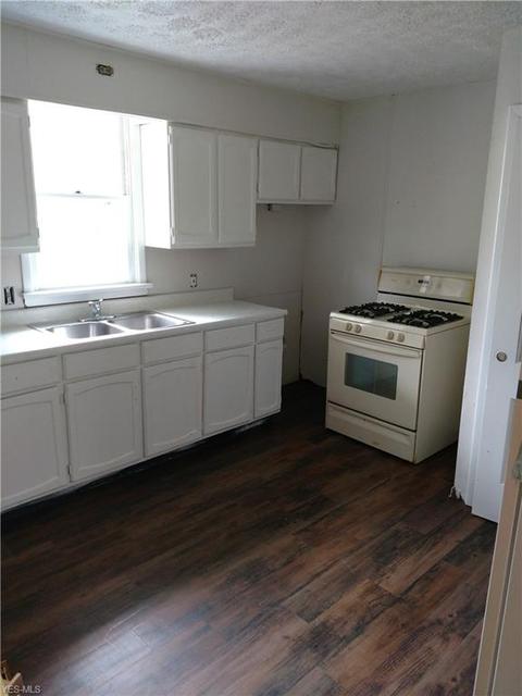 1748 E 29th St, Lorain, OH 44055 photo 8