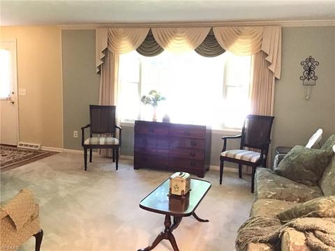 147 Devonshire Ct, Elyria, OH 44035 photo 2