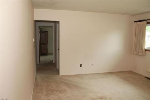 60 Meadow Dr, Berea, OH 44017 photo 7
