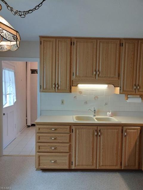 60 Meadow Dr, Berea, OH 44017 photo 9