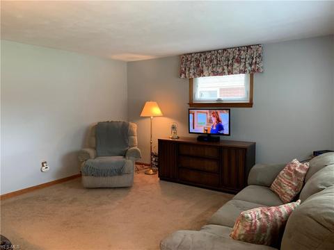 457 High St, Elyria, OH 44035 photo 3