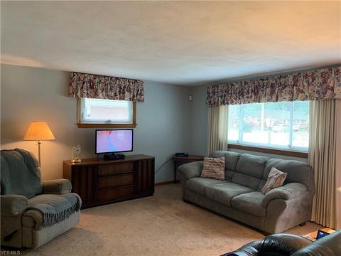 457 High St, Elyria, OH 44035 photo 2