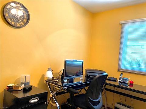 6110 Thunderbird Dr, Maple Heights, OH 44137 photo 3