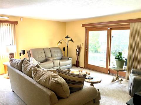6110 Thunderbird Dr, Maple Heights, OH 44137 photo 12
