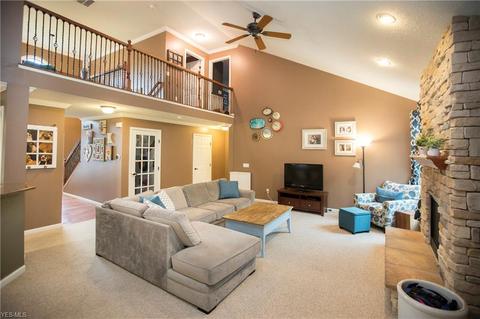 149 Cobblestone Ct, Berea, OH 44017 photo 3