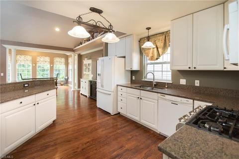 149 Cobblestone Ct, Berea, OH 44017 photo 8