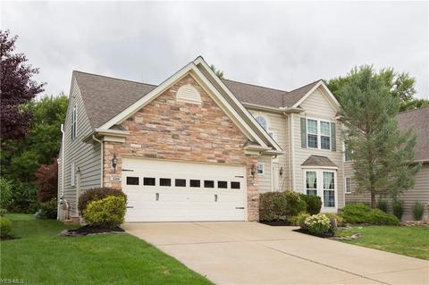 149 Cobblestone Ct, Berea, OH 44017 photo 2