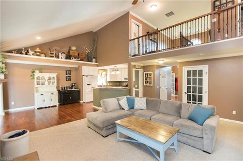 149 Cobblestone Ct, Berea, OH 44017 photo 5