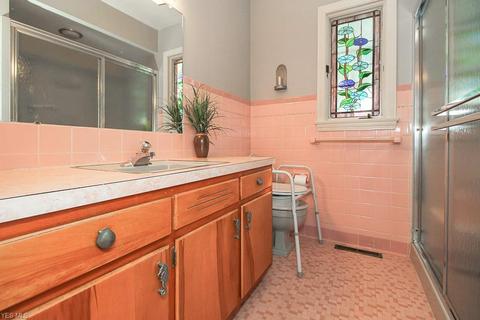 957 Elywood Dr, Elyria, OH 44035 photo 4
