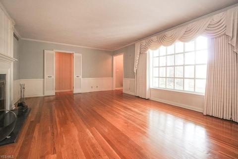 957 Elywood Dr, Elyria, OH 44035 photo 6