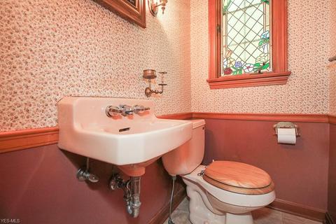 957 Elywood Dr, Elyria, OH 44035 photo 8