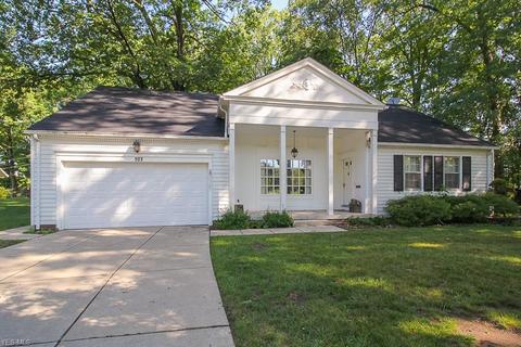 957 Elywood Dr, Elyria, OH 44035 photo 2