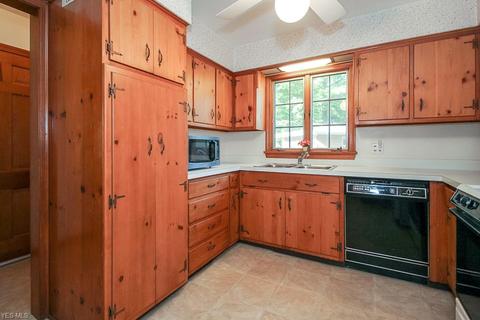 957 Elywood Dr, Elyria, OH 44035 photo 13