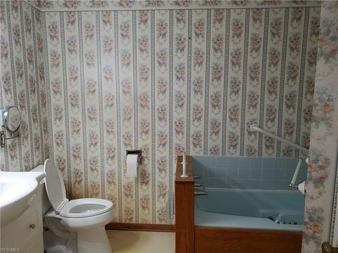 4205 Valley Dr NW, Canton, OH 44708 photo 14