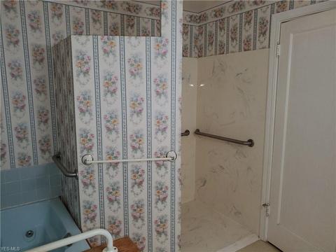 4205 Valley Dr NW, Canton, OH 44708 photo 15