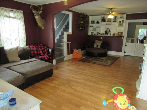 411 Thayer Ave, Ashtabula, OH 44004 photo 2