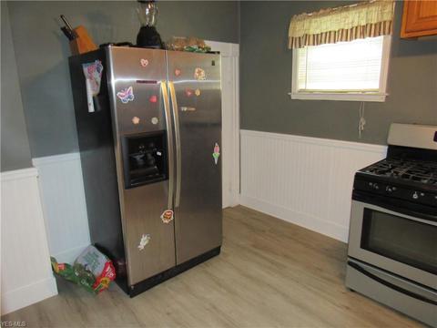 411 Thayer Ave, Ashtabula, OH 44004 photo 4