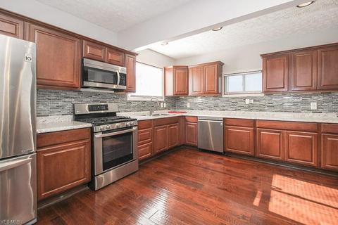 146 Elbe St, Elyria, OH 44035 photo 3