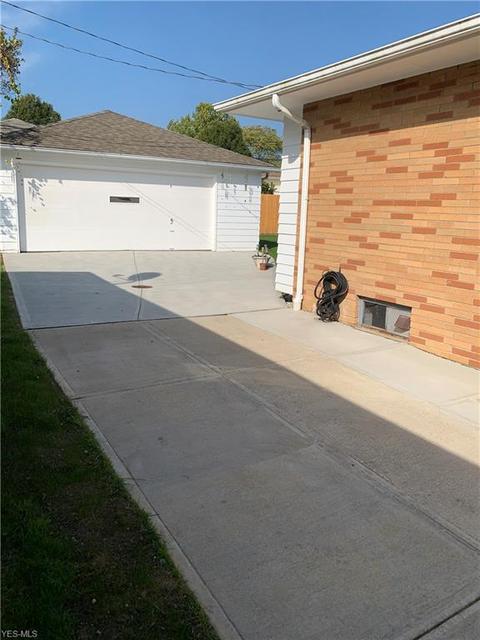5832 E Glenn Dr, Maple Heights, OH 44137 photo 3
