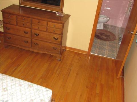 5832 E Glenn Dr, Maple Heights, OH 44137 photo 7