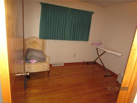 5832 E Glenn Dr, Maple Heights, OH 44137 photo 12