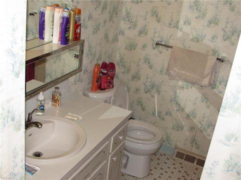 5832 E Glenn Dr, Maple Heights, OH 44137 photo 9