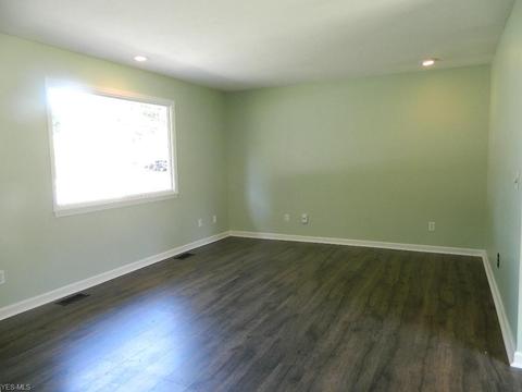 7682 Manor Dr, Mentor On The Lake, OH 44060 photo 5