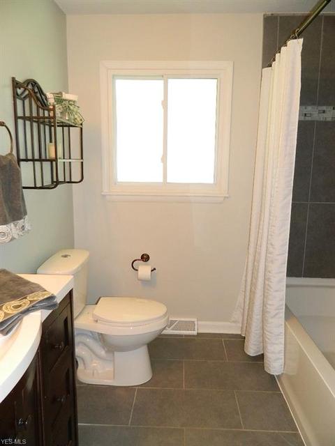 7682 Manor Dr, Mentor On The Lake, OH 44060 photo 21