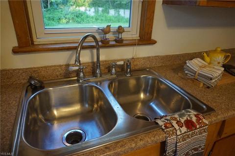 1440 Gladding Ave, Ashtabula, OH 44004 photo 4