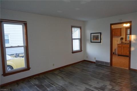 1440 Gladding Ave, Ashtabula, OH 44004 photo 8