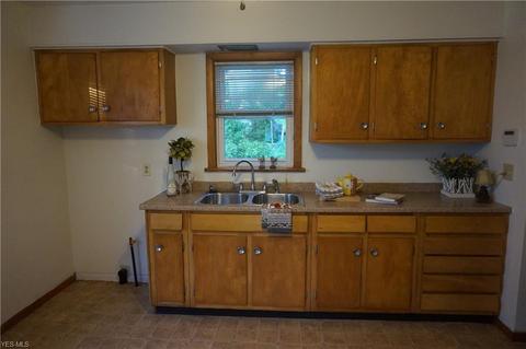 1440 Gladding Ave, Ashtabula, OH 44004 photo 3