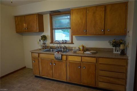 1440 Gladding Ave, Ashtabula, OH 44004 photo 5