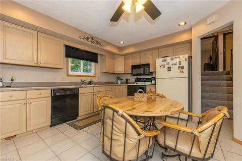 5693 Marble Ln, Willoughby, OH 44094 photo 7