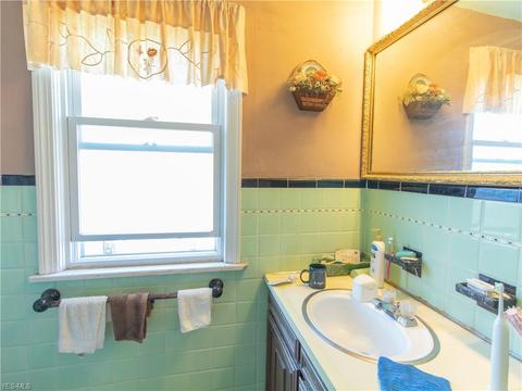 80 E 216th St, Euclid, OH 44123 photo 16