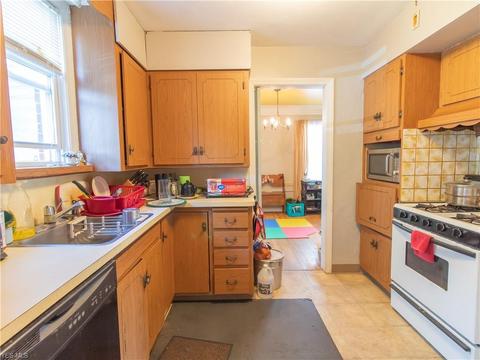 80 E 216th St, Euclid, OH 44123 photo 4
