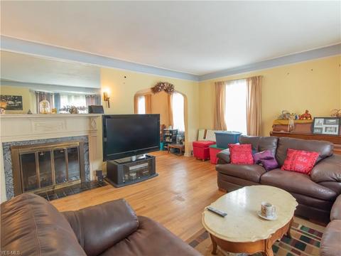 80 E 216th St, Euclid, OH 44123 photo 2