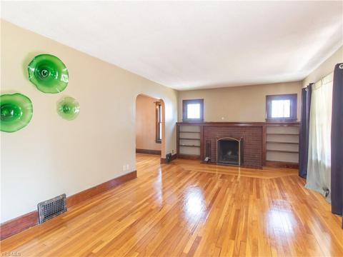 244 E 218th St, Euclid, OH 44123 photo 2