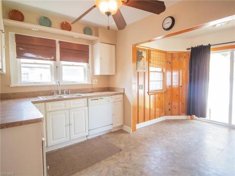 244 E 218th St, Euclid, OH 44123 photo 4