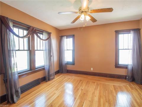 244 E 218th St, Euclid, OH 44123 photo 9