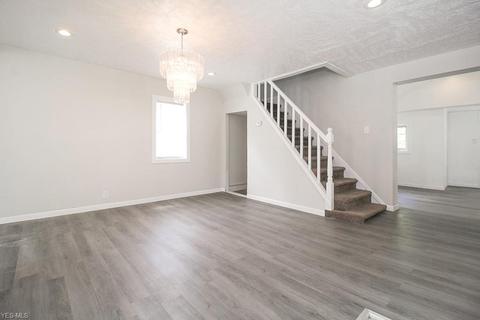 907 E 35th St, Lorain, OH 44055 photo 8