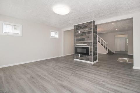 907 E 35th St, Lorain, OH 44055 photo 7